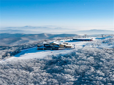 MANNER首家雪场店落地吉林松花湖，与缆车同期营业